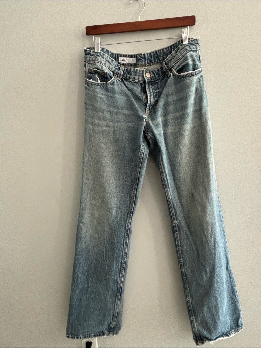 Zara Classic Light Wash Women’s Distressed Jeans Size 40 Tall 36 inseam